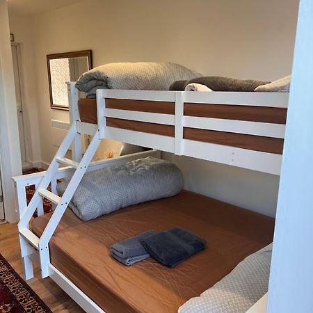1 Bedroom & Bathroom Dorney Экстерьер фото